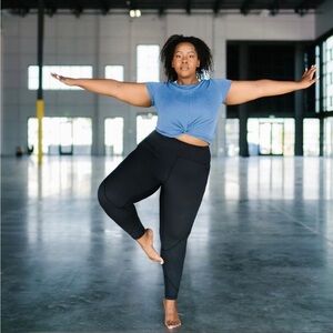 Zyia Swirl in front crop tee